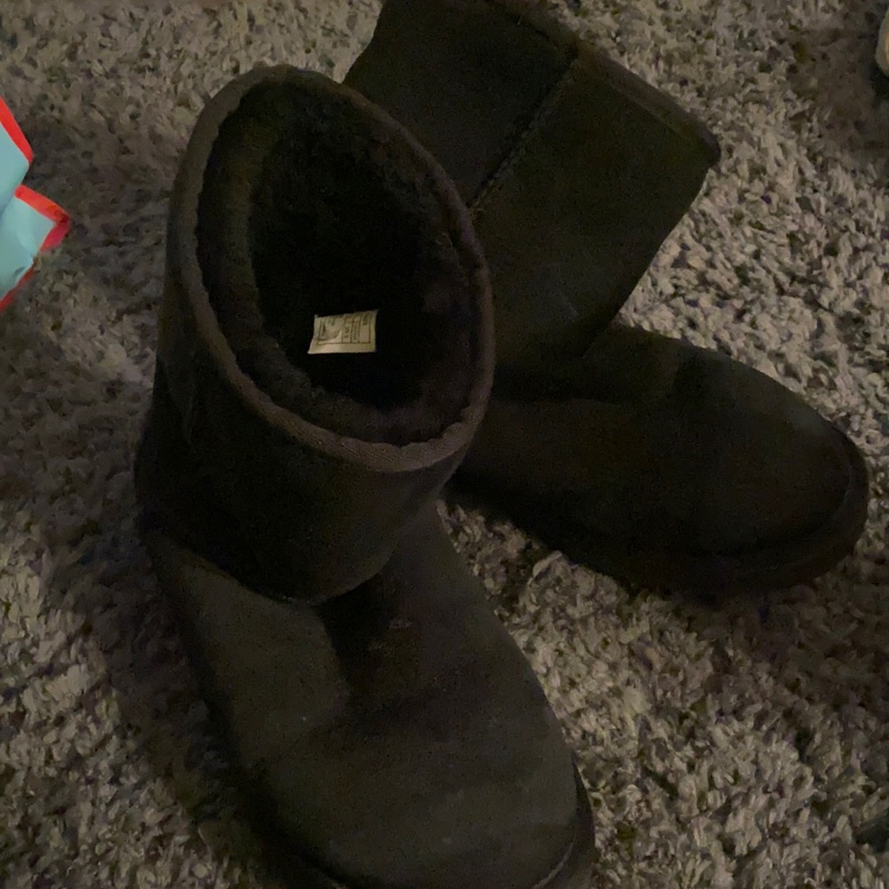 Black uggs